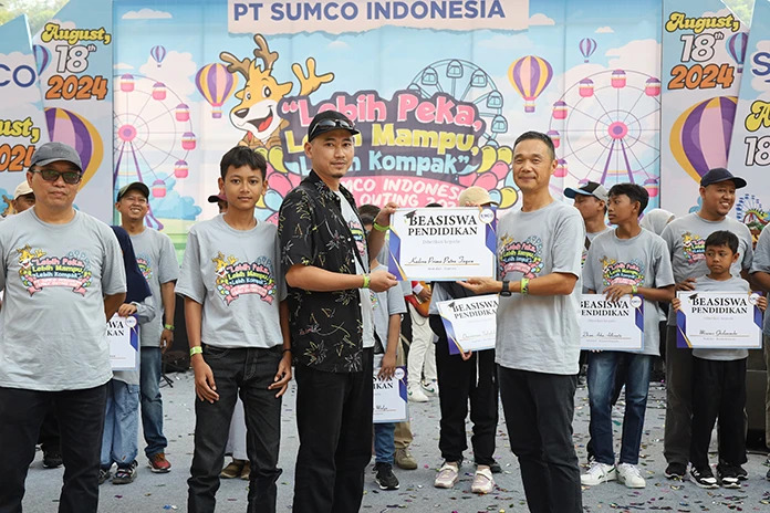 A scene from an event for the scholarship program at PT. SUMCO Indonesia.
